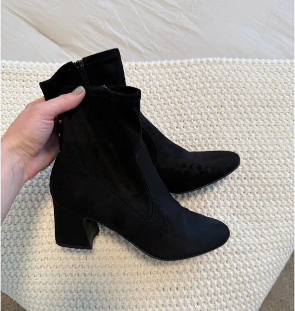 Unisa block heel booties suede size 8 - Image 2