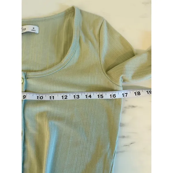 Hollister‎ Sage Green Ribbed Button Front Long Sleeve Cropped Top Womens Medium - Image 5