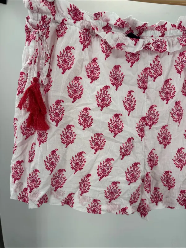 Roller Rabbit x Target side tie beach pull on White Fuchsia Floral Print shorts - Image 6