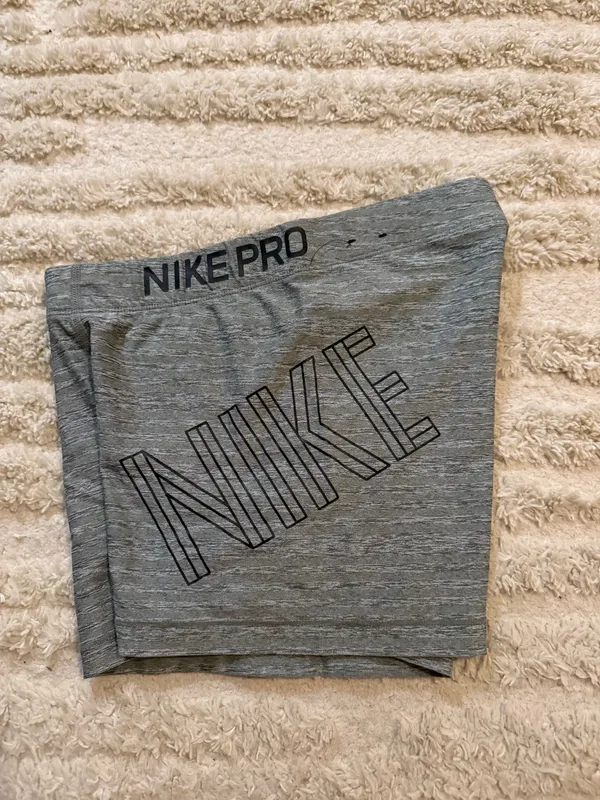 GRAY NIKE PRO SHORTS - Image 3