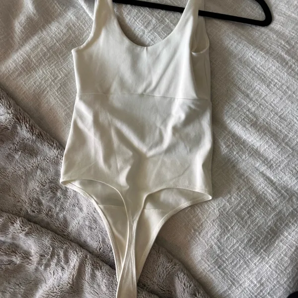 Abercrombie Elegant White Bodysuit - Image 2