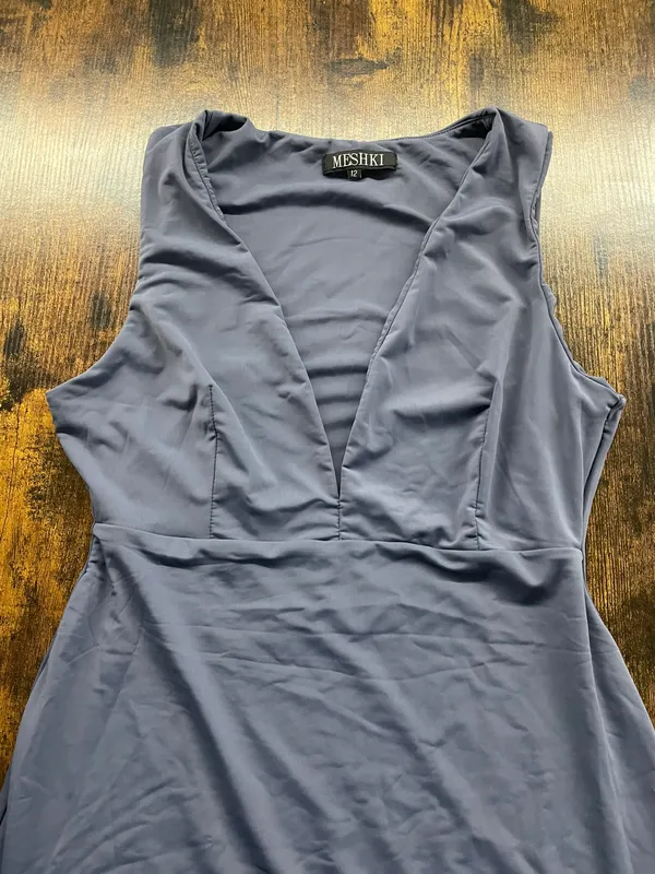 Meshki blue deep V midi dress Size 12 - Image 6