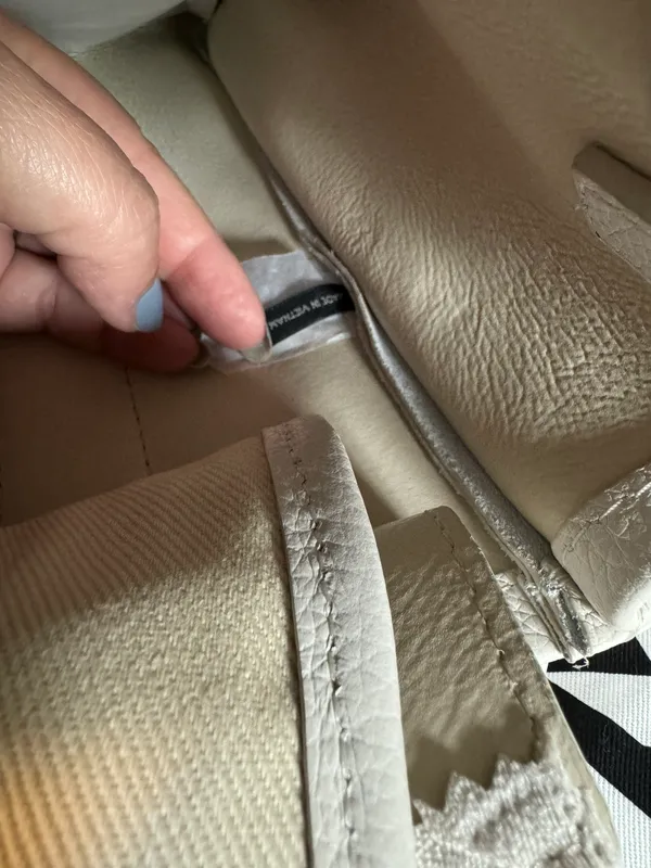 Marc Jacobs Tote - Image 12