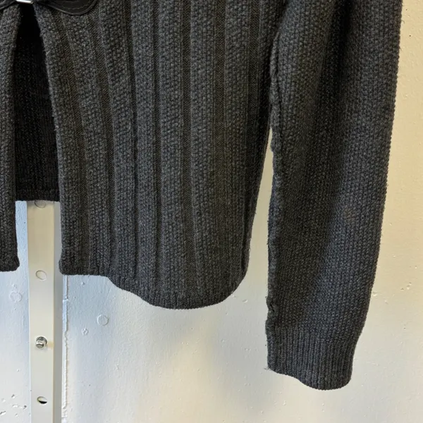 Y2K‎ Tahari Merino Wool Blend Ribbed Cardigan Sweater Gray Toggle Closure Medium - Image 4