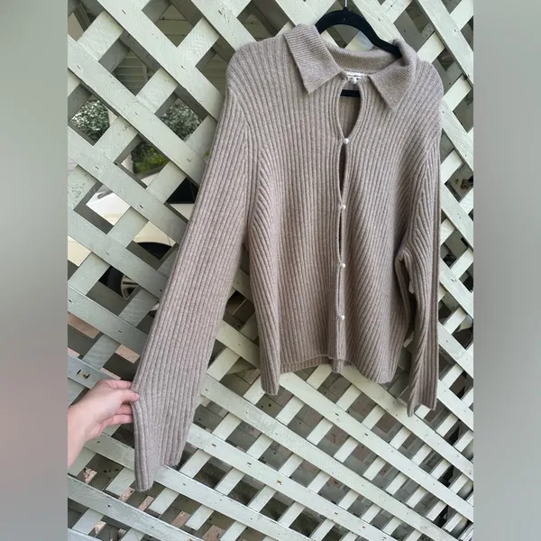 ❤️Abercrombie & Fitch Pearl Button Collared Cardigan - Image 3