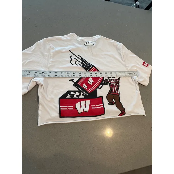 Under Armour Wisconsin Badgers Cropped T Shirt‎ Womens Medium Red White Athletic - Image 5