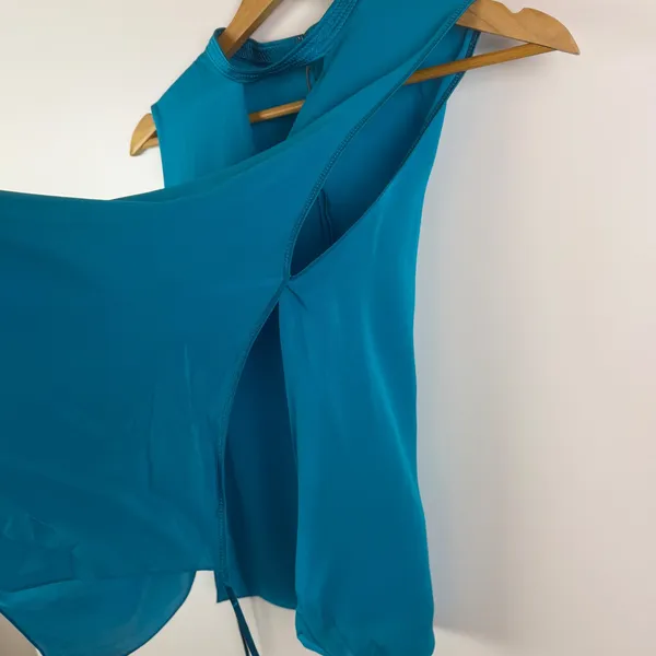 Elie Tahari Sleeveless Keyhole Cutout Wrap Blouse Sz M Teal Lightweight Evening‎ - Image 2