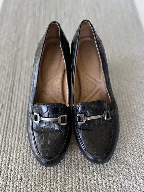 Naturalizer Black Croc-Embossed Block Heel Loafers Size 8 - Image 2