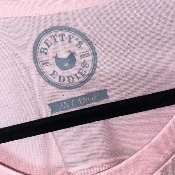 NWT Betty's Eddies Love Boobies Pink Short Sleeve T-Shirt Unisex Size 3XL - Image 5