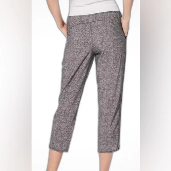 1045. Lululemon Final Play Crop 23" pants in Heather Lux Multi Black. Sz 12 - Image 8