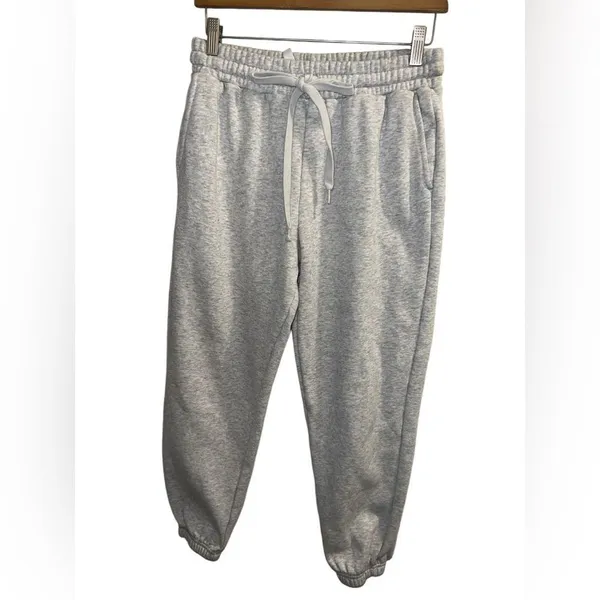 ✨Fabletics Eco Go-To Classic Light Grey Sz Medium Sweatpants✨ - Image 5