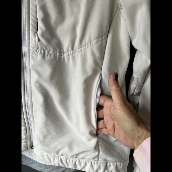 The North Face Women's White Jacket size Small - Image 5