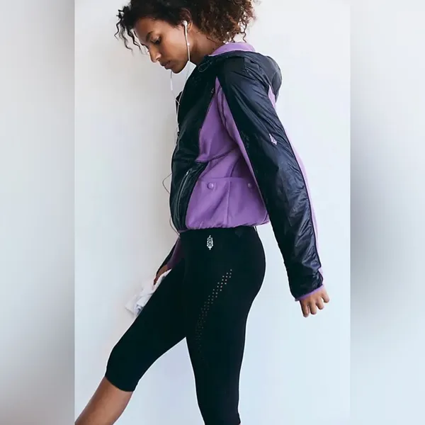 Free People Movement‎ Women’s Purple and Black fleece/tech Jacket size Medium - Image 2
