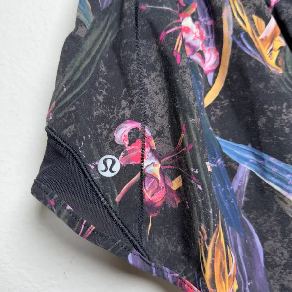 Lululemon Women Hotty Hot High-Rise Lined Short 2.5" Veiled Floral‎ Black Multi - Image 8