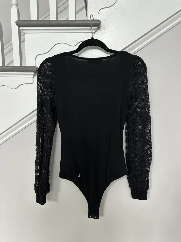 Blue Blush Women’s Long Sleeve Lace Square Neck Bodysuit Black Medium - Image 3