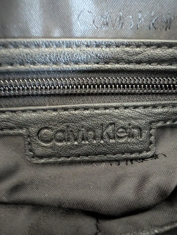Calvin Klein grain leather crossbody bag - Image 6