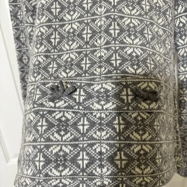 EUC Chelsea & Violet New Womens Grey‎ Print Sweater Jacket Medium Geometric-M - Image 3
