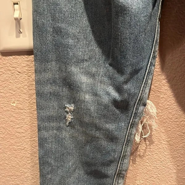American Eagle Woman’s Mom Jeans Size 00 Short Distressed - Image 9