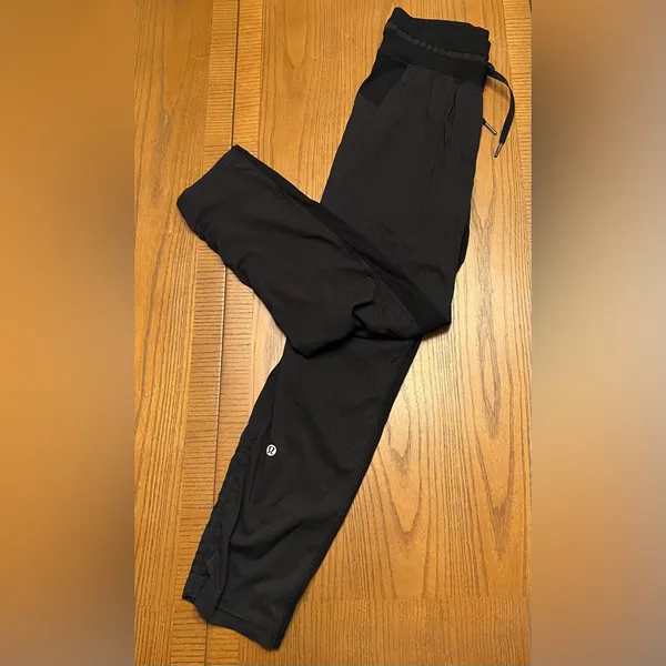 Lululemon‎ Dance Studio Crop 25" Cinchable Hem Mid-Rise Pants in Black Size 2 - Image 15