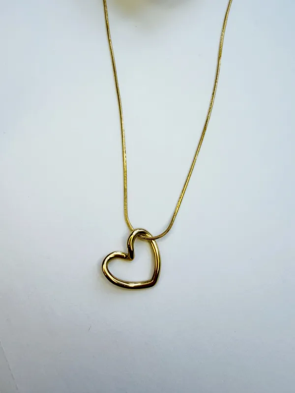 Gold twisted heart necklace minimalist stackable - Image 3