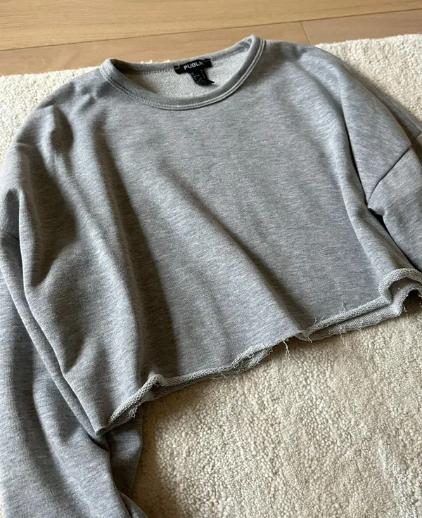 Cropped Sweatshirt Gray - Image 2