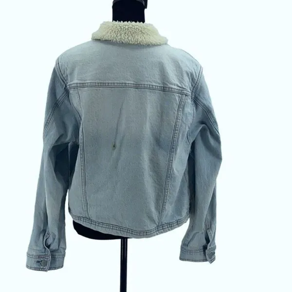 Universal Thread Womens Button front Sherpa Lined Denim Jacket Light Wash Medium - Image 5
