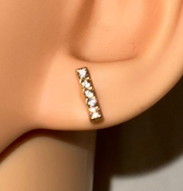 Gold tone stud earring lot - Image 7