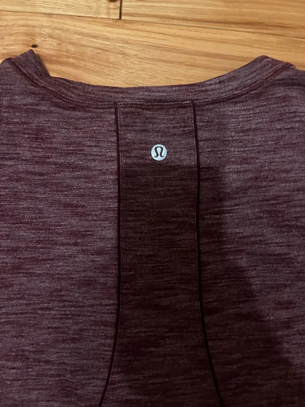 Lululemon Tee Shirt - Image 4
