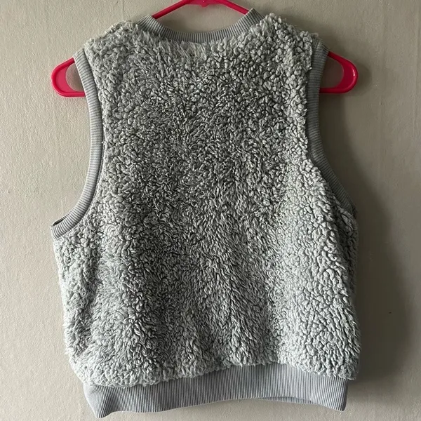 Aerie Gray Sherpa Fleece Zip Front Vest Soft Cozy Sleeveless Jacket Size M - Image 4