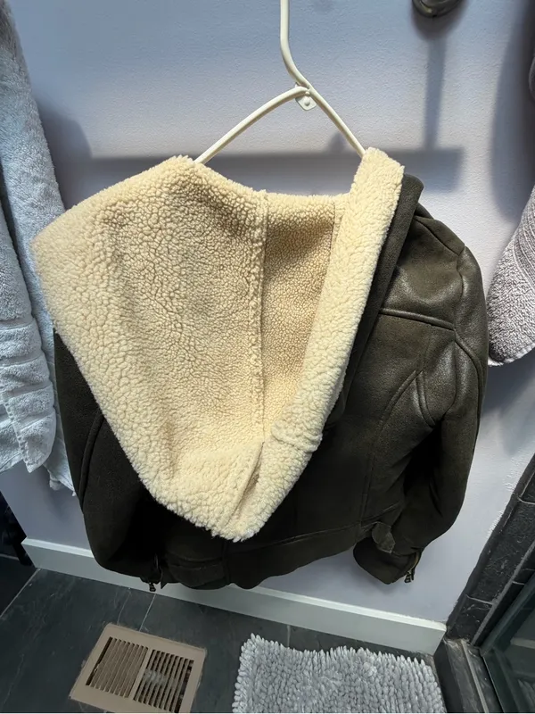 GUESS Olive Green Suede-Look Sherpa Moto Jacket with Cream Lining - Image 4