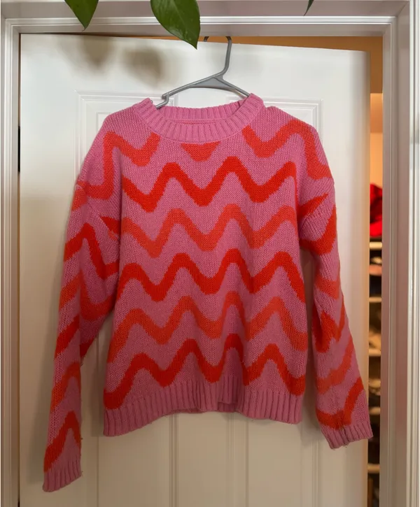 Pink striped funky sweater Size M - Image 2