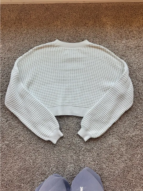 Hollister White Sweater Cropped - Image 4
