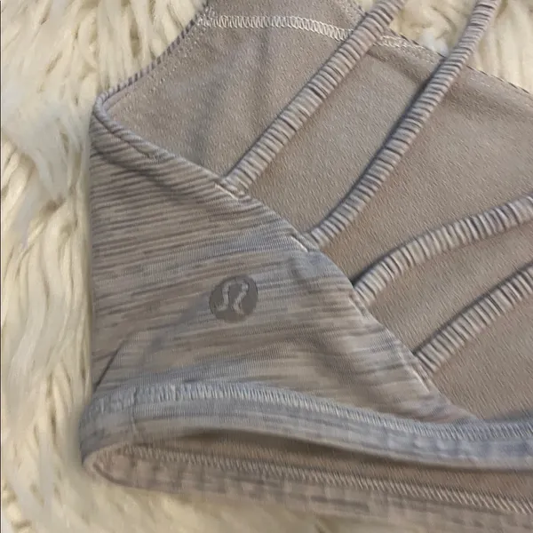 Lululemon size 6 Women's Strappy Gray Sports Bra excellent condition - Image 2
