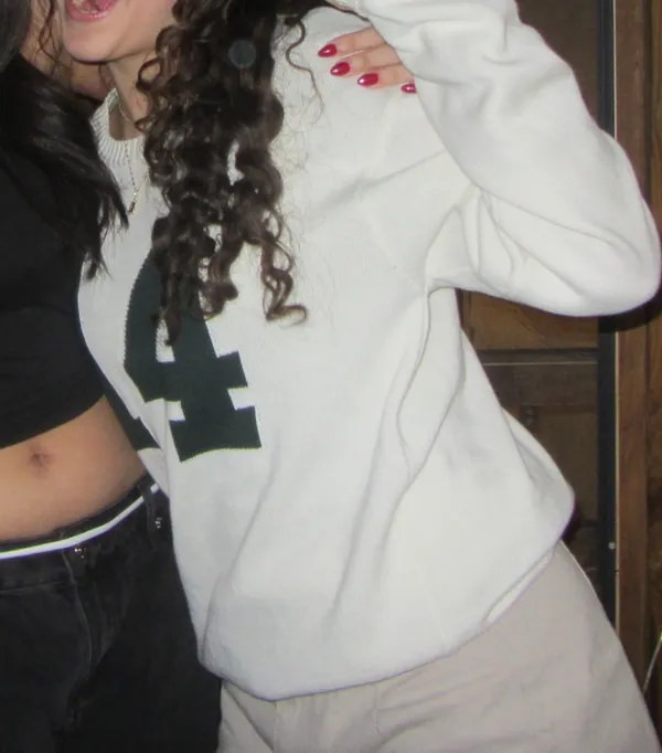 Brandy Melville Sweater - Image 4