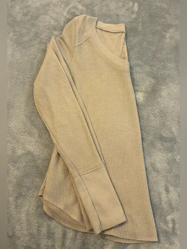 Hollister Women's Cream Waffle-Knit Long Sleeve Top Size XSMALL - Image 7