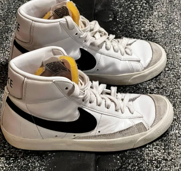 Womens sz7.5 Nike blazer mid '77 vintage high top shoes - Image 2