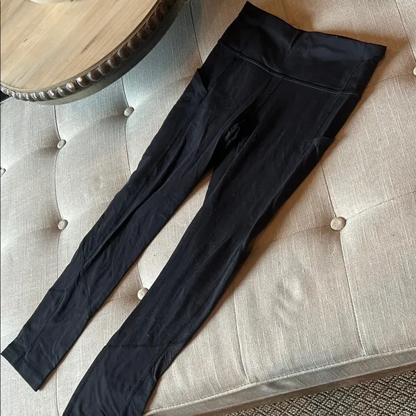 Lululemon Black Lightweight Workout Leggings Size 2 - Image 3