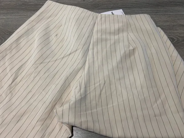 New Showpo Susannah Top Square Neck Bustier Top & Pants Pinstripe Fitted Capri Pants - Image 9