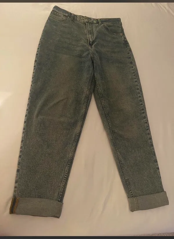H&M Divided High-Rise Mom Jeans - Acid Wash - Size 10 - Image 3
