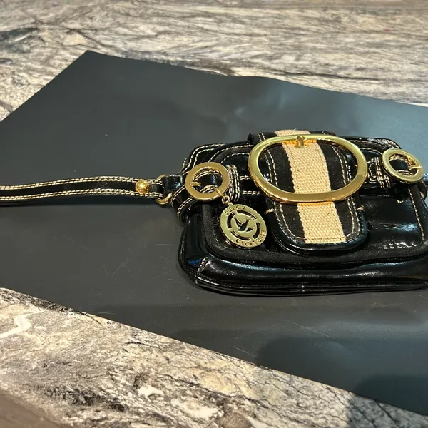 Juicy Couture Chic Black and Gold Women's Bag - Image 3