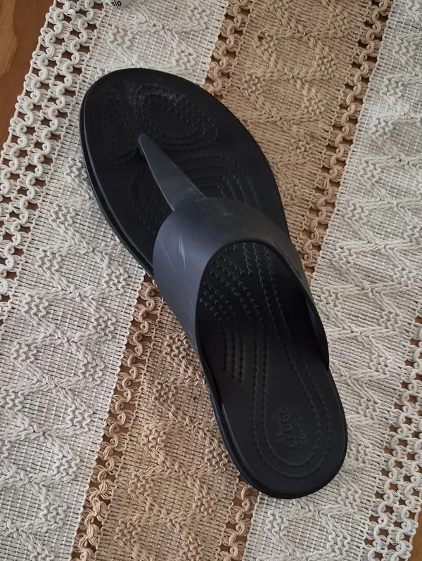 RIGHT SHOE ONLY Crocs 1 SHOE Black Slide Sandal Comfortable Toe-Post Right Foot - Image 3