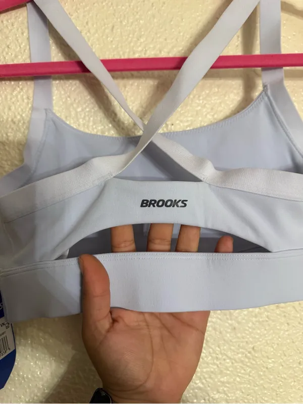 Brooks Light Blue Luxe Strappy Scoop Neck sports bra size Small NWT - Image 5
