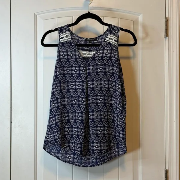Papermoon Navy Blue White Geometric Print Lace Inset Sleeveless XS V-Neck Shirt - Image 3