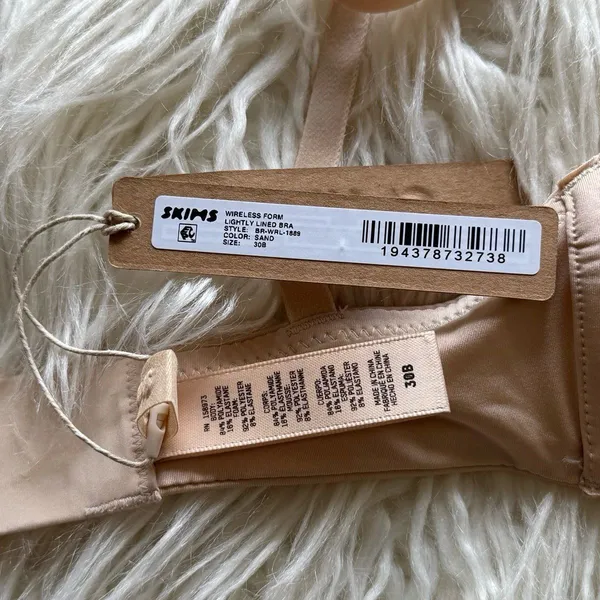 Skims Wireless Lightly Lined Bra Sand Size 30B - Image 6