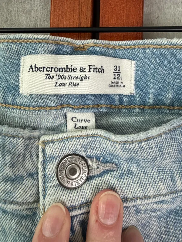 Abercrombie & Fitch curve love 90’s light wash jeans - Image 2