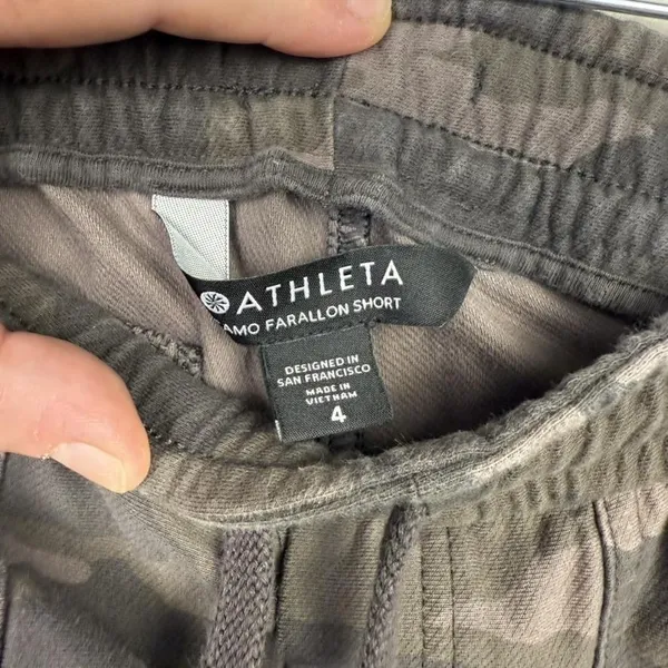 Athleta Camo Farallon Shorts‎ Womens 4 Gray Black Camouflage Drawstring Cotton - Image 4