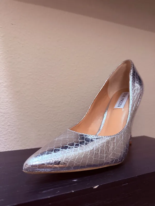 Steve Madden Silver Snake Skin Heels - Image 5