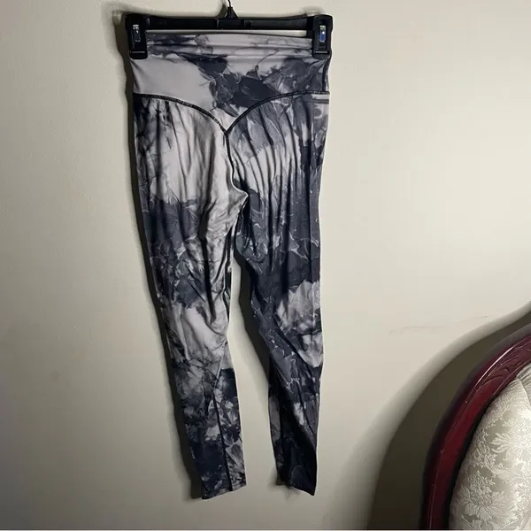 Balance Athletica Vitality Leggings Tie Dye Marble White Gray Logo- Size Small - Image 4