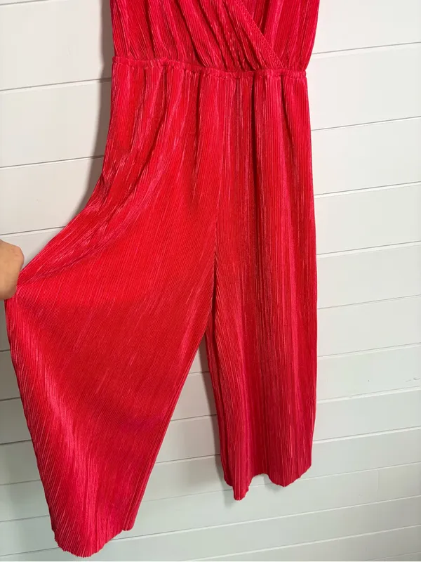 Love,Fire‎ Vibrant Red Pleated Wide-Leg Jumpsuit Sleeveless Size L NEW - Image 3