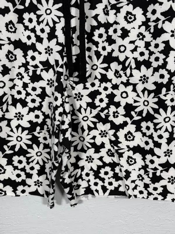 Lularoe Women L Black White Floral Jamie French Terry Shorts Pockets Drawstring - Image 2